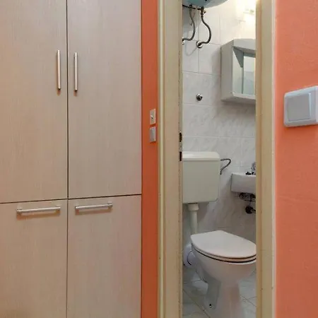 Priska Apartment *