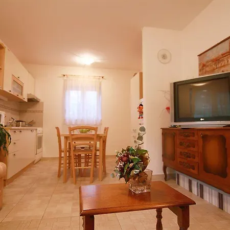 Priska Apartment *